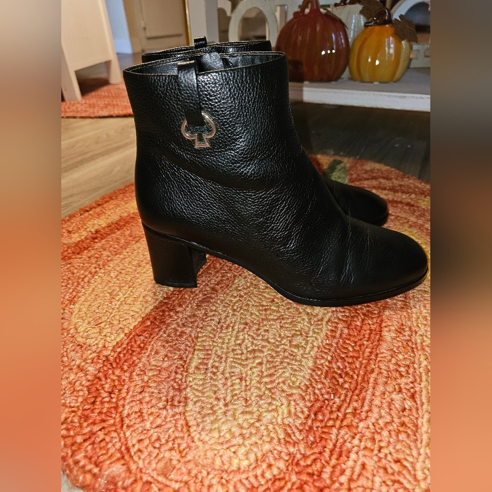 KATE SPADE New York Signature Gorgeous Black Leather Zip Ankle Boots 9B